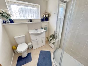 Shower room- click for photo gallery